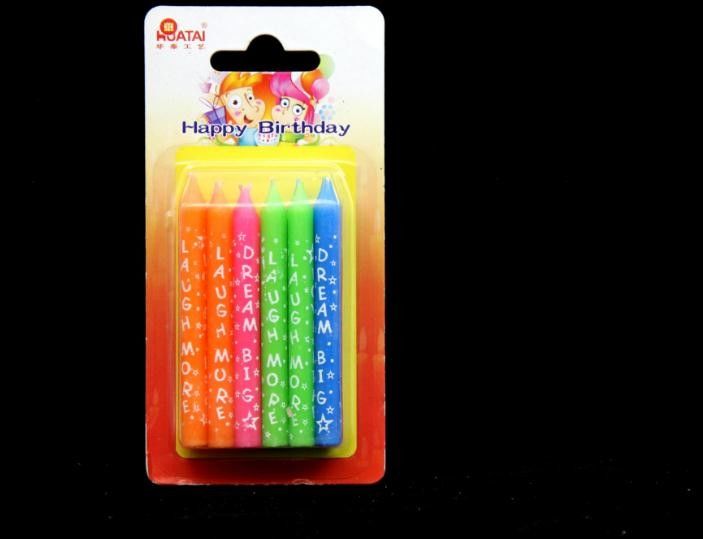 velas bonitas do aniversário das cores 12pcs 4 com a letra branca impressa para o partido das crianças